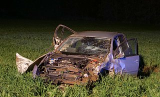Der VW Golf blieb schließlich total zerstört auf einem Acker liegen. - Ralph Meyer