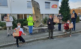 Die Elsener Tüten erreichten rund 300 Sportler. Auch sie waren gefüllt mit Hilfsmitteln zur Bewegungsförderung.  - TuRa Elsen