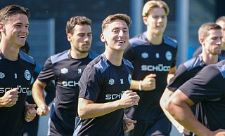 Strahlende Gesichter: Marius Wörl (Mitte) im Kreise seiner alten (und neuen) Teamkollegen. - Andreas Zobe Strahlende Gesichter: Marius Wörl (Mitte) im Kreise seiner alten (und neuen) Teamkollegen. - Andreas Zobe
