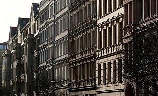 Wohnhäuser in der Rheinsberger Straße Berliner Prenzlauer Berg. - Foto: Jens Kalaene/dpa-Zentralbild/dpa