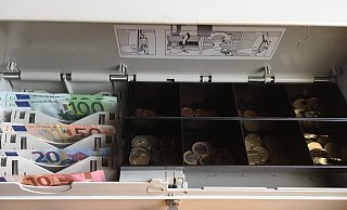 Ein Täter forderte den Tankstellen-Mitarbeiter zum Öffnen der Kasse auf. Symbolfoto: Pixabay