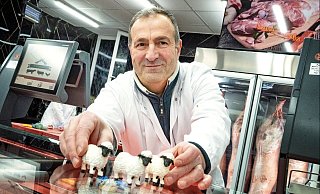 Suleiman Mohammad verwandelte einen kleinen Lebensmittelladen in eine moderne Fleischerei. - Barbara Franke