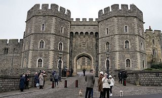 Mit einer Armbrust bewaffnet wurde am ersten Weihnachtstag ein 19-Jähriger auf dem Gelände der Queen-Residenz Schloss Windsor gefasst. - Foto: Alastair Grant/AP/dpa