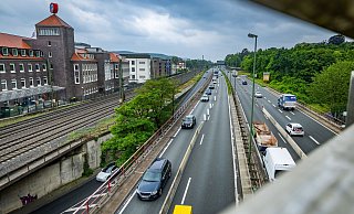 Mehrere dieser Baustellenbaken rammte der BMW-Fahrer auf seiner Flucht vor der Polizei. Sein Fluchtversuch glückte auf diese Weise nicht. - Sarah Jonek