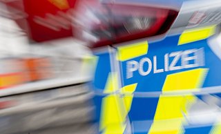 Die Polizei im Kreis Paderborn bittet um Hinweise von Zeugen. - dpa