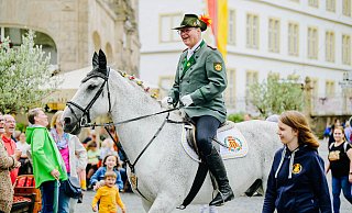 Beim Schützenfest in Paderborn ist Bernd Zengerling stets hoch zu Ross. 2025 wird er vermutlich als Oberst die Feierlichkeiten anführen. - Besim Mazhiqi