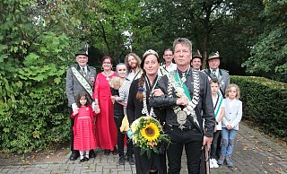 Das neue Majestätenpaar Astrid Schneider und Jörn Vogel . - naw