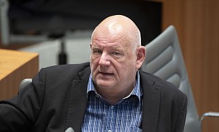 Thomas Nückel (FDP), hier 2022 im NRW-Landtag, kehrt nach dem Tod Marc Lürbkes in den Landtag zurück. - picture alliance / SvenSimon