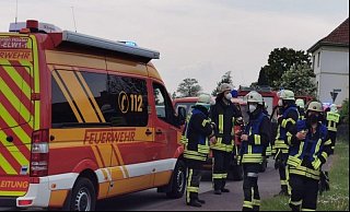 Das Feuer in Ottbergen hatten die Feuerwehrleute nach rund 20 Minuten unter Kontrolle. - Feuerwehr Höxter