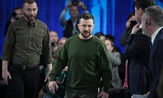 Der ukrainische Präsident Wolodymyr Selenskyj bei einer Pressekonferenz in Kiew. - Evgeniy Maloletka/AP/dpa