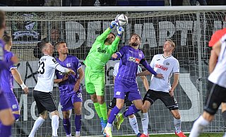 Parade vom SC-Keeper Niclas Thiede. - Jens Dünhölter