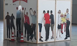 Die Gafferbox steht am Samstag zum Heimspiel des SCP vor der Benteler Arena. - Polizei Paderborn