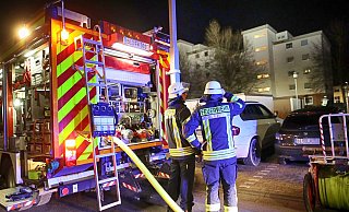 Zahlreiche Feuerwehrfahrzeuge eilten zum Delgenkamp, um die Menschen aus den betroffenen Wohnungen zu holen. - Sarah Jonek