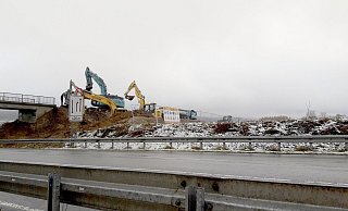 Die Vorbereitungsarbeiten zum Abriss der Brücke "Dionysiusstraße" über die B64 in Altenbeken-Buke sind getan. Ab Freitag, 22. November, erfolgt der Abbruch. - Straßen NRW