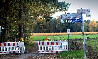 Da passen nur Radfahrer hindurch: Rhedaer Straße und Sudheide sind seit einigen Wochen für Autos unpassierbar. Manche wünschen, dass das so bleibt. - Andreas Frücht