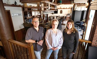 André Ruffer (v.l.), Cornelia Hülsmann und Eve Leßmann zeichnen künftig für das "Trömmelchen zum Stadtkrug" verantwortlich. - Andreas Frücht