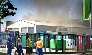 Die Feuerwehr war am Mittwoch mit etwa 60 Einsatzkräften bei PreZero im Kreis Gütersloh im Einsatz. - Andreas Frücht