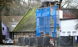 Die Ruine der Parkschänke ist bereits für den Abriss gesichert. Die Gütersloher Gaststätte war im Jahr 2016 angezündet worden. - Andreas Frücht