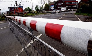 Unterführung statt Bahnschranken: "Eine Bahnunterführung wäre mega", schreibt ein Ortscheck-Teilnehmer. Damit ist er oder sie (die Antworten sind völlig anonym) nicht alleine. - Niklas Krämer (Archivbild)