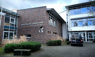 Die Janusz Korczak Gesamtschule in Gütersloh. Seit Jahren warten Lehrer und Schüler auf einen Ausbau der Schule. Momentan herrscht hier Platzmangel. - Neue Westfälische
