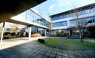 Eine Schülerin der Janusz-Korczak-Gesamtschule in Gütersloh entdeckte an einer Toilettenwand eine Schmiererei, die polizeilich überprüft werden musste. - Andreas Frücht