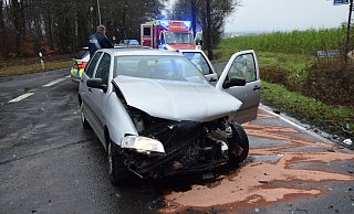 Nach dem Unfall waren beide Fahrzeuge nicht mehr fahrbereit. Beide Beteiligte kamen ins Krankenhaus. Foto: Polizei Herford - Polizei Herford
