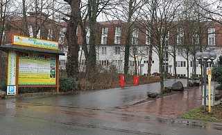 Klinik Porta Westfalica: Vor dem Bielefelder Landgericht räumte ein 66 Jahre alter Arzt aus Bad Oeynhausen in einer Berufungsverhandlung nun ein, Patientinnen unsittlich berührt zu haben. - Ulf Hanke