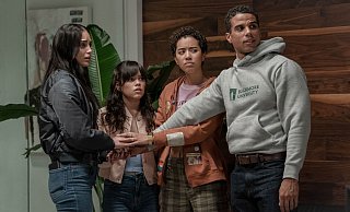 Melissa Barrera (v.l.n.r.) als Sam Carpenter, Jenna Ortega als Tara Carpenter, Jasmin Savoy Brown als Mindy Meeks-Martin und Mason Gooding als Chad Meeks-Martin in einer Szene des Films «Scream VI». - Philippe Bossé/Paramount/dpa