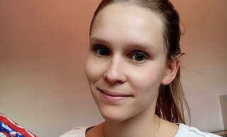 Bei Schoko-Lollies strahlt sie: Annika Pult, Linksaußen bei den Braker Handballerinnen. - Nelis Heidemann