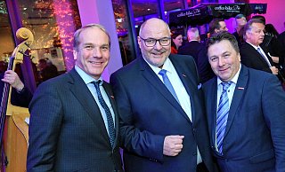 Handwerkskammer-Präsident Peter Eul (Mitte) und seine Stellvertreter Heiner Dresrüsse (l.) und Ralf Noltemeyer freuen sich über die gute Konjunktur. Der Ausblick auf 2020 fällt jedoch etwas verhaltener aus. - Barbara Franke