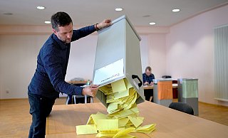 In Thüringen wurden Landräte, Bürgermeister und Kommunalparlamente gewählt. - Jacob Schröter/dpa