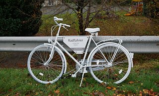 An dieser Stelle kam am 7. September 2020 ein Radfahrer ums Leben.  - ADFC