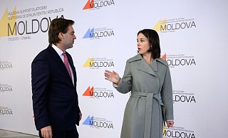 Außenministerin Annalena Baerbock und ihr Amtskollege aus der Republik Moldau, Nicu Popescu, bei der Konferenz der Moldau-Unterstützungsplattform im Palast der Republik in Chisinau. - Bernd von Jutrczenka/dpa