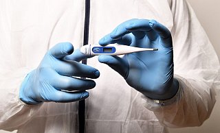 Wichtig in Pflege und Medizin: Einmalhandschuhe sind unverzichtbarer Bestandteil aller Hygienekonzepte. Nun werden sie knapp. - pixabay