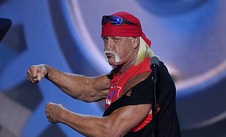Auf der Bühne beim Parteitag der Republikaner ist Hulk Hogan ein bejubelter Stargast. - J. Scott Applewhite/AP/dpa