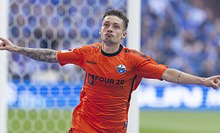 Marvin Mehlem jubelt nach einem Tor auf Schalke für den SC Paderborn. Der Mittelfeldspieler ist ein wichtiger Akteur im Kampf um den Aufstieg in die Bundesliga. - picture alliance / BEAUTIFUL SPORTS