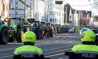 In Bielefeld sorgen wieder protestierende Bauern für Verkehrsprobleme. - Wolfgang Rudolf