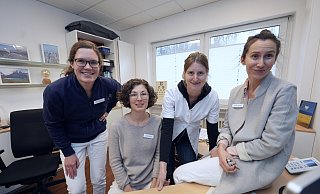 Hausarztpraxis statt Klinikalltag: Lisa Kohlhase (40, v. l.), Lena Wurst (30), Alina Oldenburg (35) und Anna Mutter (36) haben sich entschieden. - Peter Unger