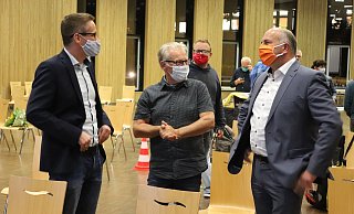 Thorsten Baumgart (FDP, v.l.), Bruno Reinke (Grüne) und Bürgermeister Hubert Erichlandwehr (CDU) - Sigurd Gringel
