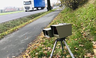 An einem Messpunkt lassen sich gleich die Geschwindigkeiten in beiden Richtungen messen. Auf jeder Seite steht eine Kameramodul. - Herbert Gontek
