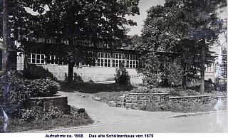 Das alte Schützenhaus kurz vor dem Abriss gegen Ende der 1960-er Jahre. Die Veranda wurde 1908 gebaut. - Bürgerschützen/Heinrich Esdar