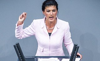Sahra Wagenknecht (Die Linke) spricht im Bundestag. - Michael Kappeler/dpa