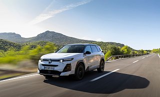 Etwas länger und breiter: Der neue Citroën C5 Aircross hat zwar auch "nur" fünf Sitzplätze, bietet aber insgesamt mehr Platz. - Adrien Cortesi/Stellantis/Citroën/dpa-tmn