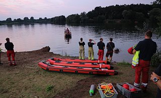 Feuerwehr und DLRG suchten mit großem Aufgebot nach der vermissten Frau. - Feuerwehr Paderborn