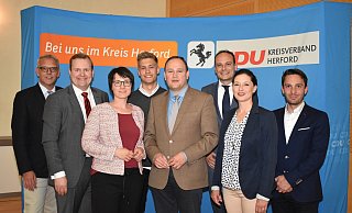 Beim Kreisparteitag der CDU im vergangenen Jahr stellte sich der neue Geschäftsführende Vorstand vor (v.l.): Klaus Oehler, Florian Dowe, Katharina Hartwig, Niklas Röse, Tim Ostermann, Philip Kleineberg, Colette Pappel-Stadelmann und Martin Schuster. - Mareike Köstermeyer