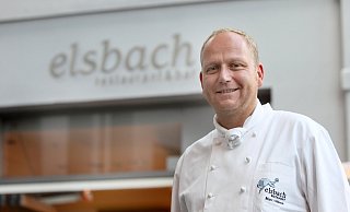 Spitzenreiter: Marc Höhne, Inhaber und Koch des Elsbach-Restaurant, liegt mit seiner Gastronomie bei den Herfordern ganz vorne. - Frank-Michael Kiel-Steinkamp