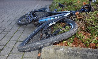 Das Rad nach dem Unfall. - Polizei Herford