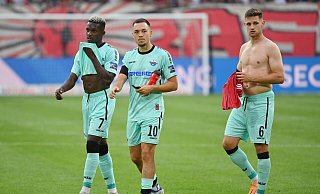 SCP-Spieler Julian Justvan (M.) bot beim 1:2 in Düsseldorf viel Licht in der Offensive, aber auch Schatten im Defensivverhalten. Seine Teamkollegen Richmond Tachie (l.) und Marco Schuster konnten der Partie als Joker keine Wende mehr geben. - Imago Images