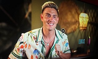 Mag es im Rampenlicht zu stehen: Der bisherige "Go Parc"-Geschäftsführer Lukas Kuhlmann ist Teil der neuen Datingshow "FBoy Island" auf Amazon Prime Video. - Privat