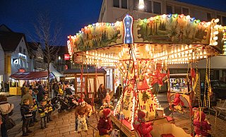 Der Besuch auf dem Lübbecker Weihnachtsmarkt ist ein echter Klassiker für Familien zur Weihnachtszeit. - Oliver Krato